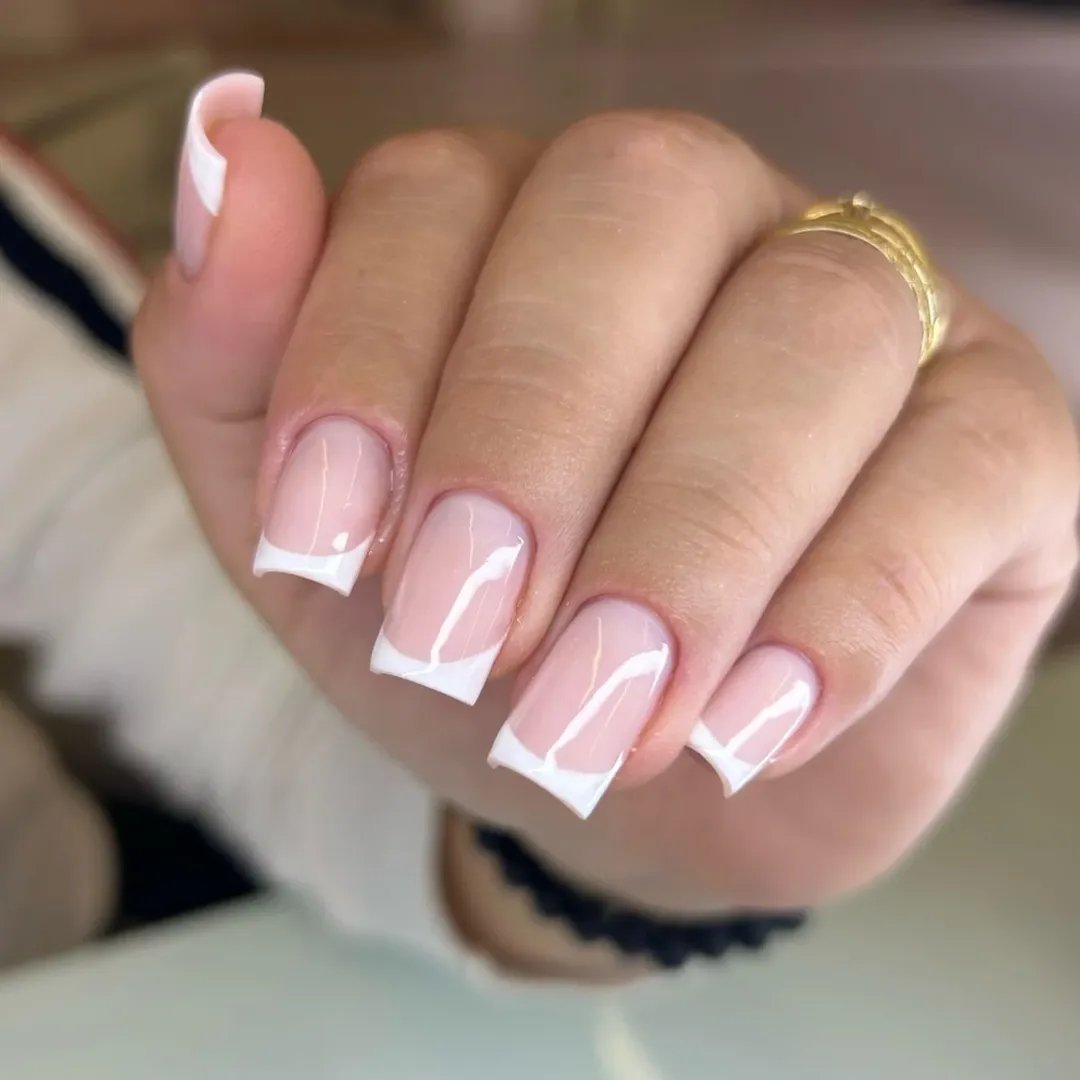 Alongamento de unhas francesinha We Hall Beauty Bauru