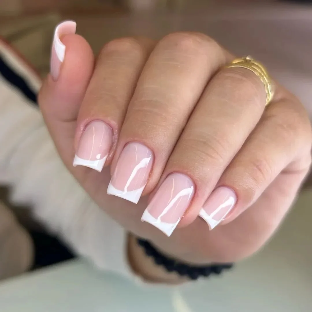 Alongamento de unhas francesinha We Hall Beauty Bauru